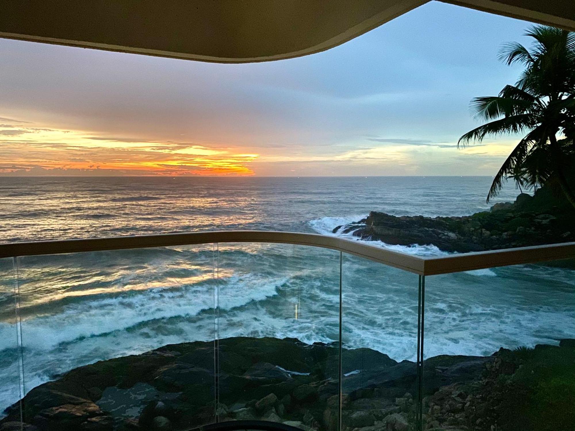Rockholm At The Light House Beach كوفالام المظهر الخارجي الصورة